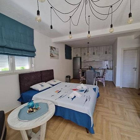 Studio Apartman Happy Home 티바트 외부 사진