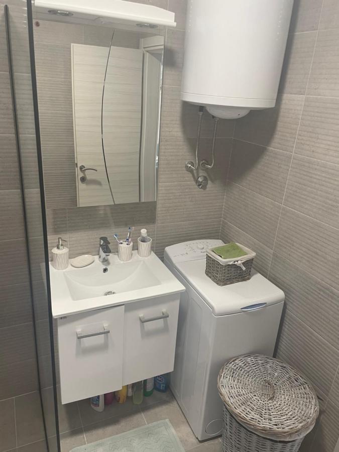 Studio Apartman Happy Home 티바트 외부 사진