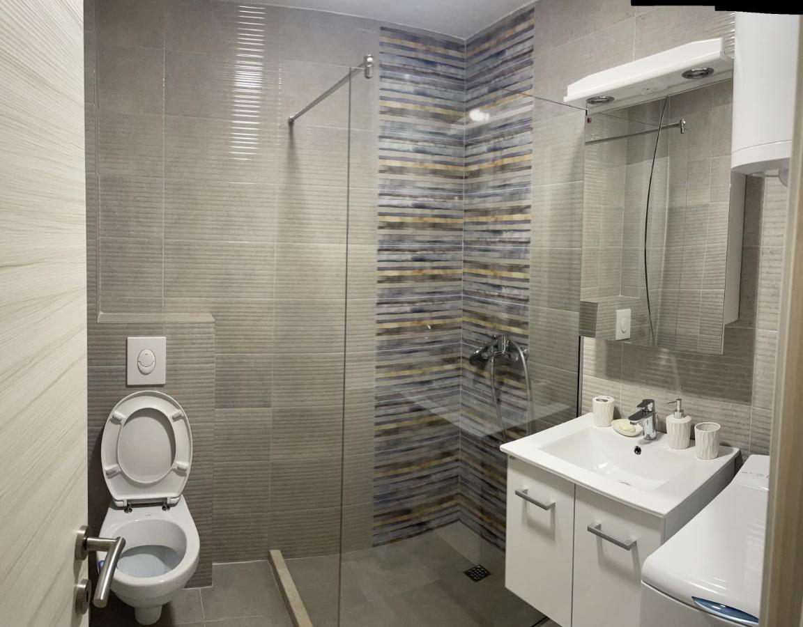 Studio Apartman Happy Home 티바트 외부 사진