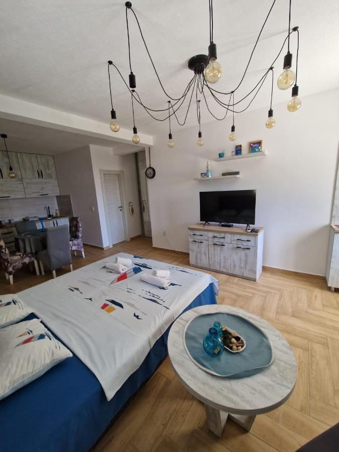 Studio Apartman Happy Home 티바트 외부 사진