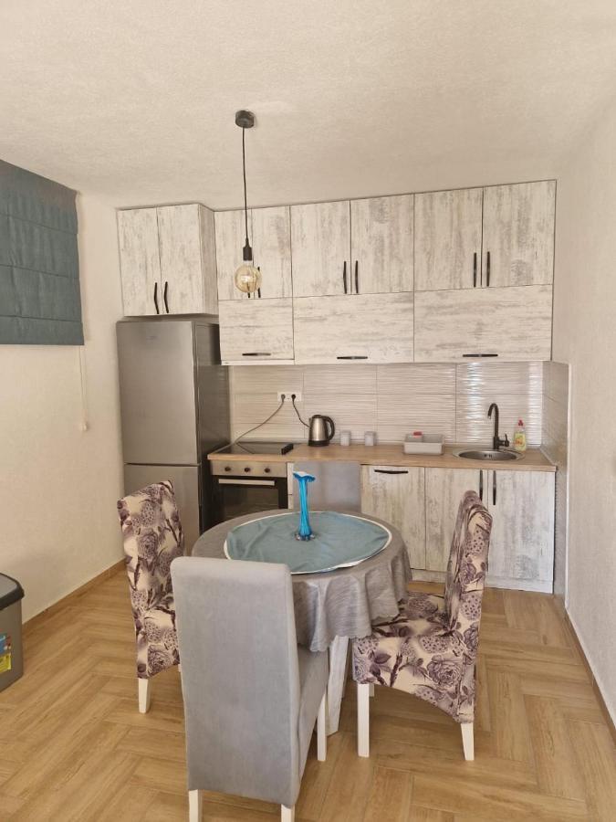 Studio Apartman Happy Home 티바트 외부 사진