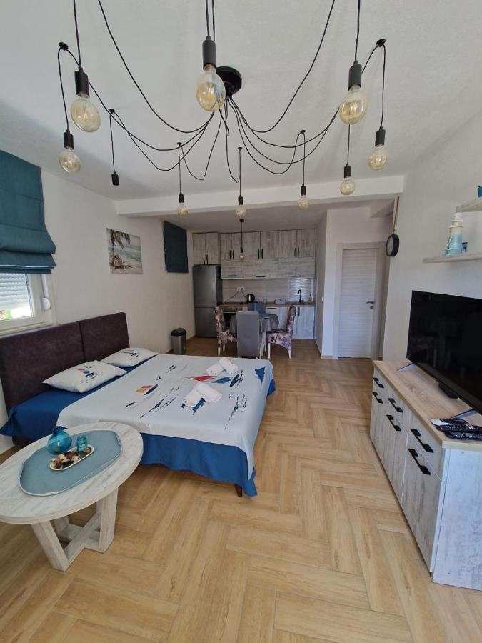 Studio Apartman Happy Home 티바트 외부 사진