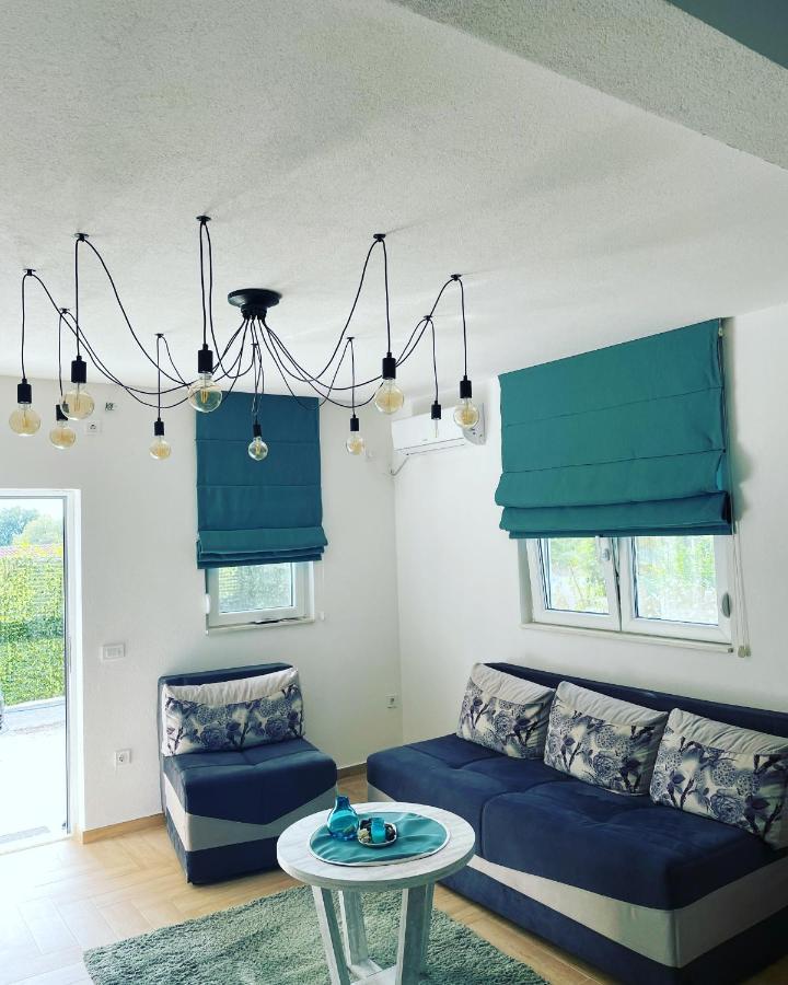 Studio Apartman Happy Home 티바트 외부 사진