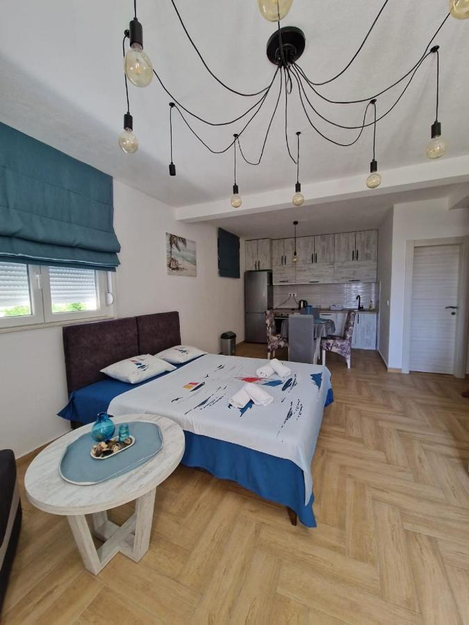 Studio Apartman Happy Home 티바트 외부 사진