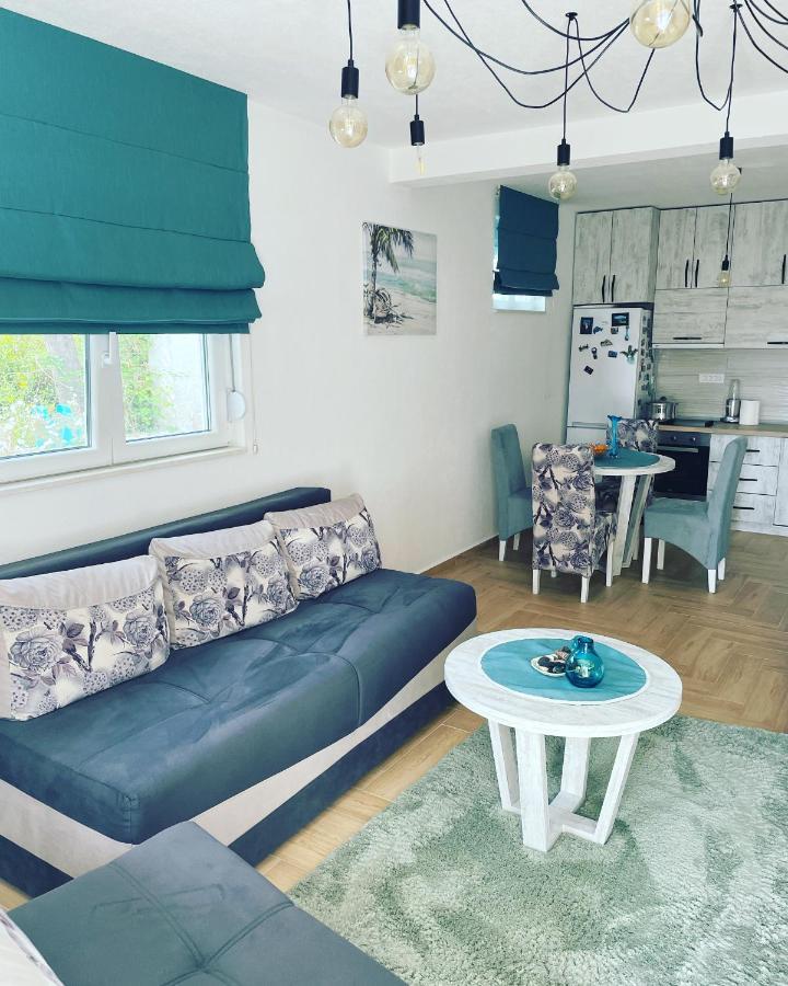 Studio Apartman Happy Home 티바트 외부 사진